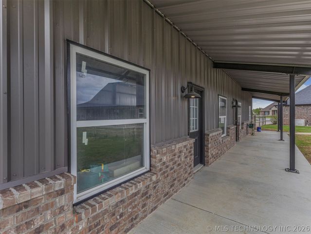 2728 Crosscreek Drive, Oologah, OK 74053