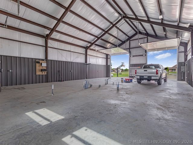 2728 Crosscreek Drive, Oologah, OK 74053