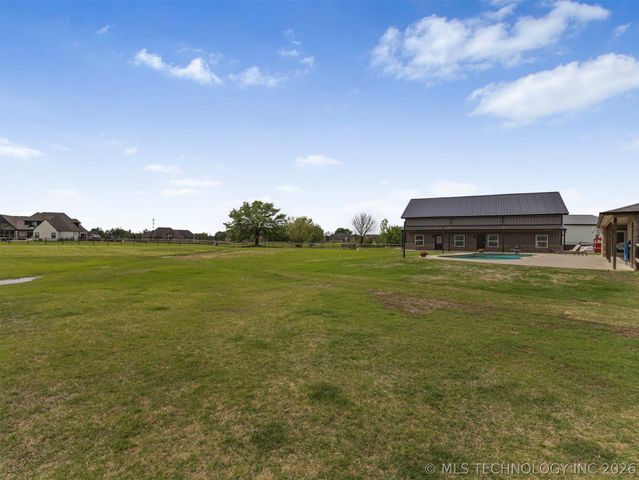 2728 Crosscreek Drive, Oologah, OK 74053
