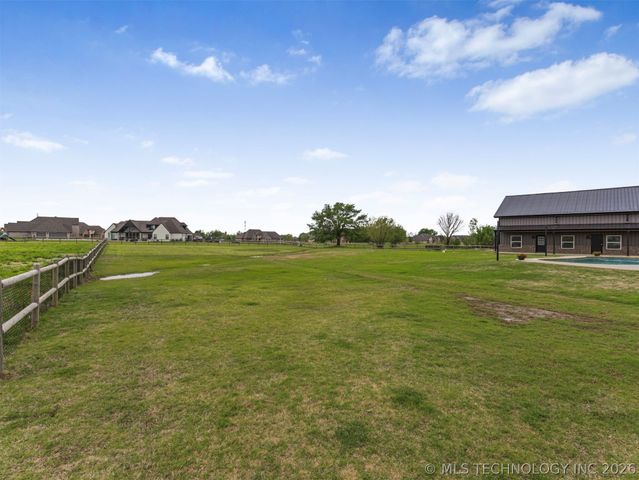 2728 Crosscreek Drive, Oologah, OK 74053