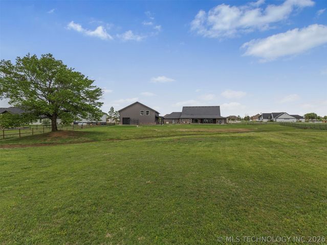 2728 Crosscreek Drive, Oologah, OK 74053