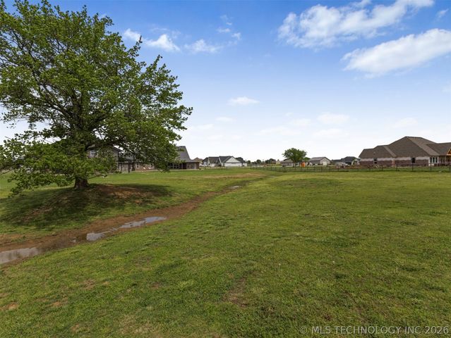 2728 Crosscreek Drive, Oologah, OK 74053