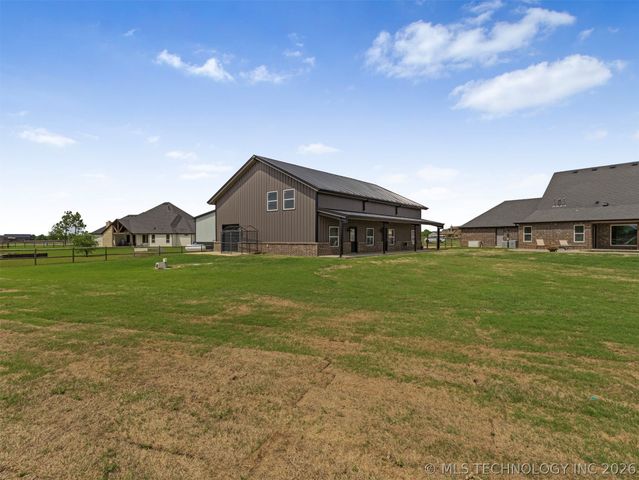 2728 Crosscreek Drive, Oologah, OK 74053