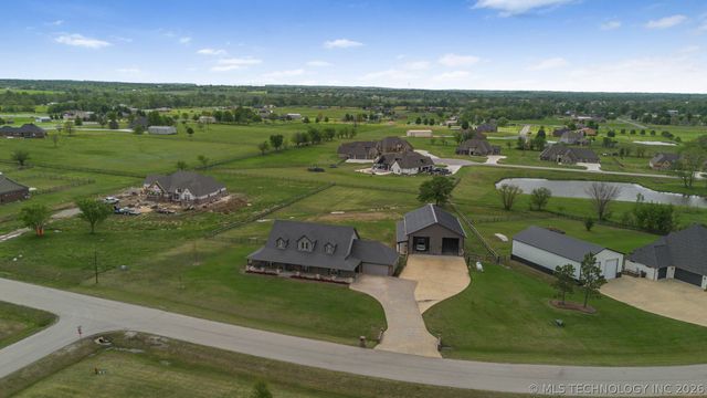2728 Crosscreek Drive, Oologah, OK 74053