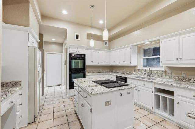 16815 Village Lane, Dallas, TX 75248