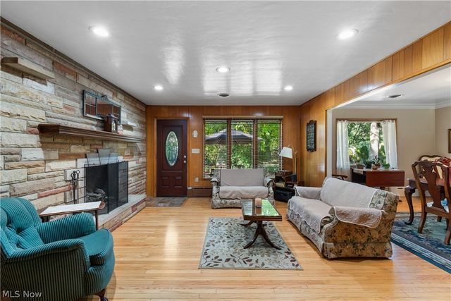 37523 Arlington Drive, Willoughby, OH 44094