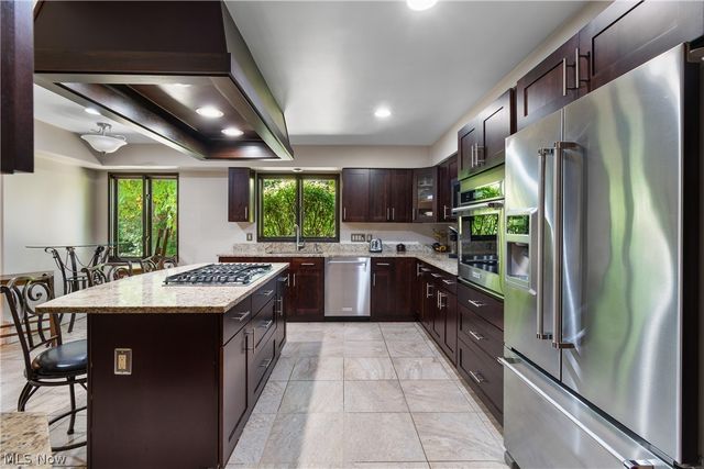 37523 Arlington Drive, Willoughby, OH 44094