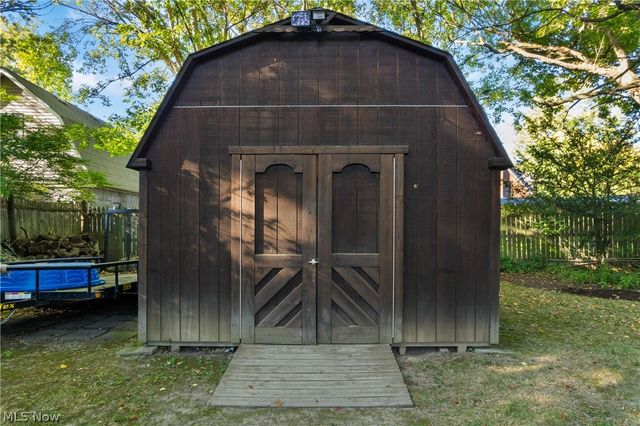 37523 Arlington Drive, Willoughby, OH 44094