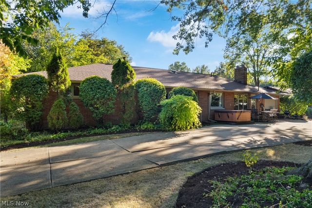 37523 Arlington Drive, Willoughby, OH 44094
