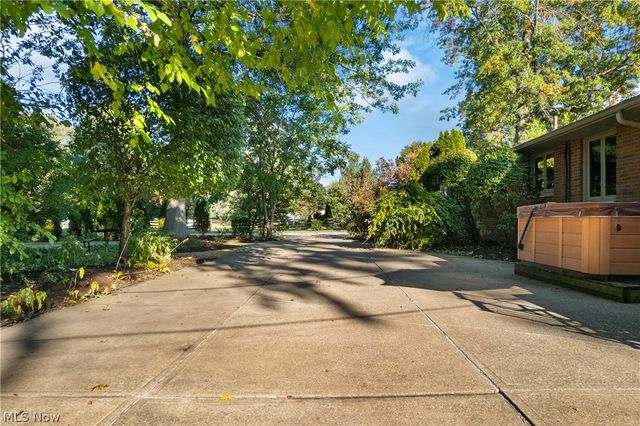 37523 Arlington Drive, Willoughby, OH 44094