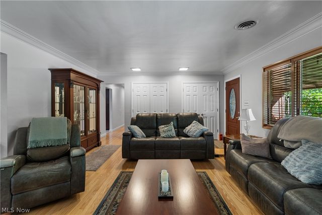 37523 Arlington Drive, Willoughby, OH 44094