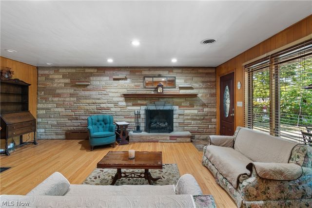 37523 Arlington Drive, Willoughby, OH 44094