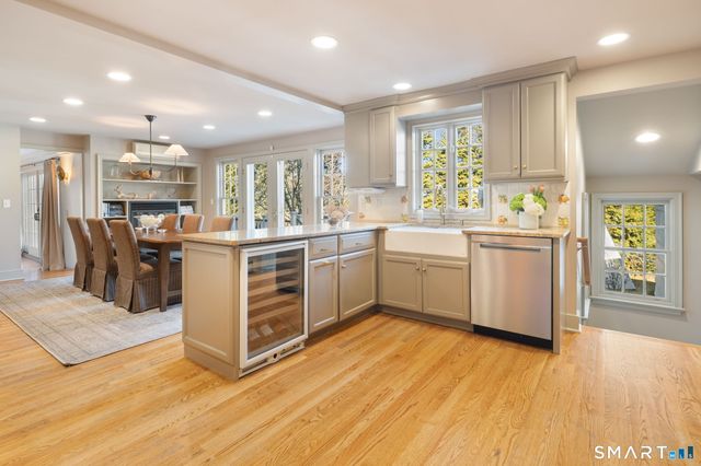 18 Cloverly Circle, Norwalk, CT 06855