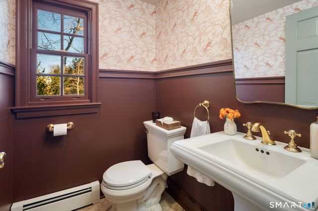 18 Cloverly Circle, Norwalk, CT 06855