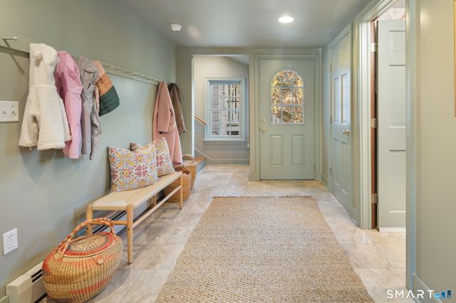 18 Cloverly Circle, Norwalk, CT 06855