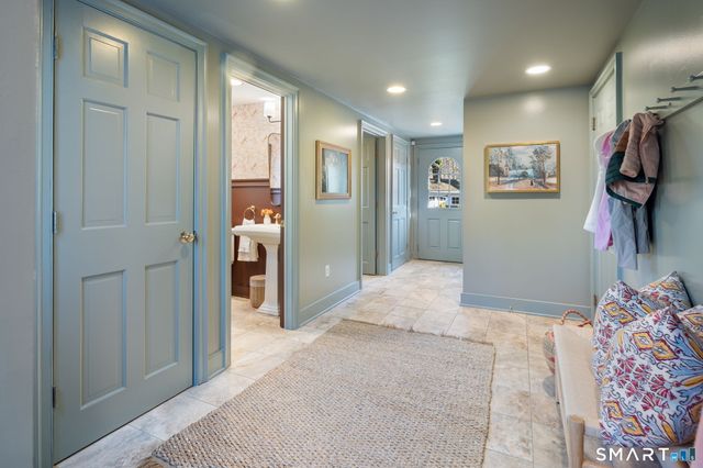 18 Cloverly Circle, Norwalk, CT 06855