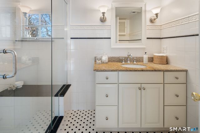 18 Cloverly Circle, Norwalk, CT 06855