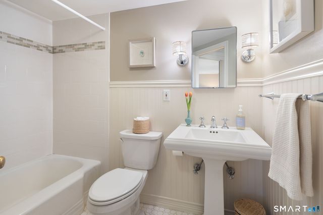 18 Cloverly Circle, Norwalk, CT 06855