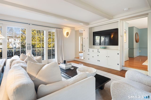 18 Cloverly Circle, Norwalk, CT 06855