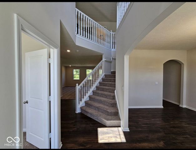 7696 Rolling Green Drive, Plainfield, IN 46168