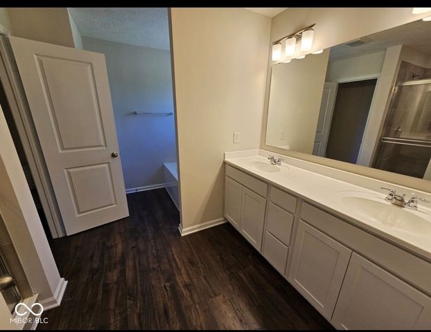 7696 Rolling Green Drive, Plainfield, IN 46168