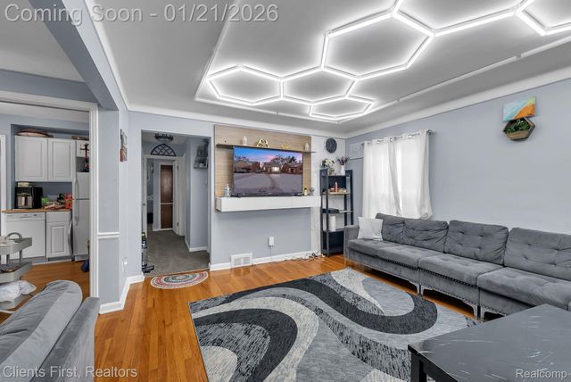 8258 Meyers Road, Detroit, MI 48228