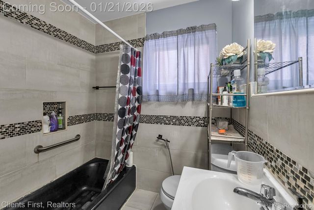 8258 Meyers Road, Detroit, MI 48228