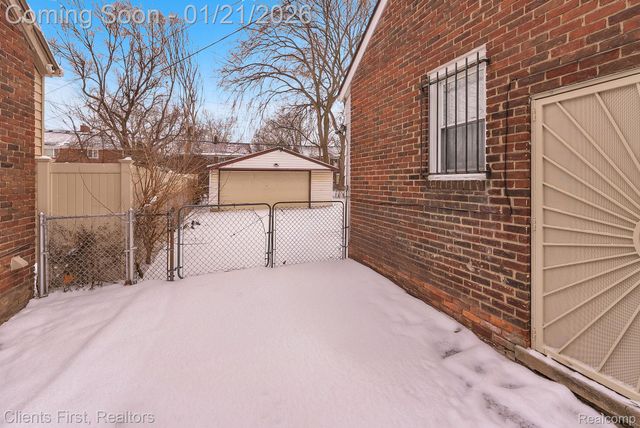 8258 Meyers Road, Detroit, MI 48228