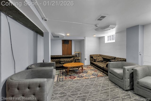 8258 Meyers Road, Detroit, MI 48228