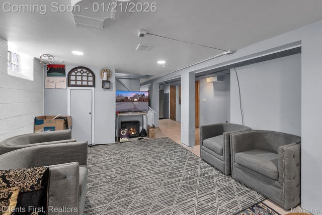 8258 Meyers Road, Detroit, MI 48228