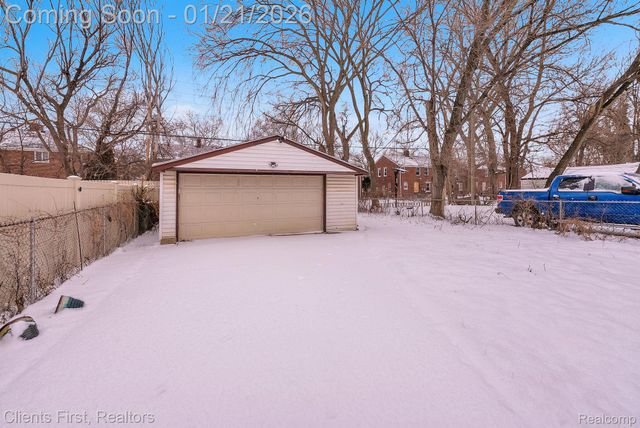 8258 Meyers Road, Detroit, MI 48228