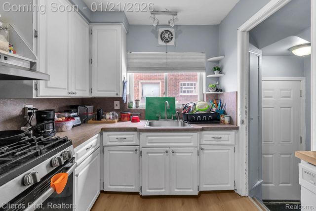 8258 Meyers Road, Detroit, MI 48228