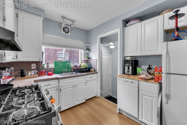 8258 Meyers Road, Detroit, MI 48228