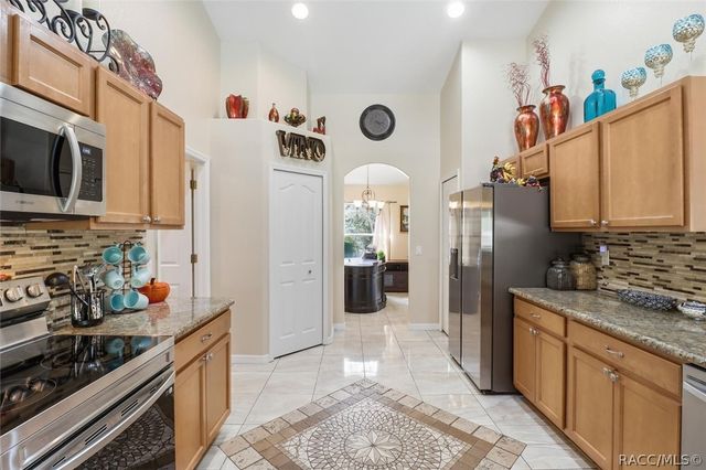 11 Heuchera Court E, Homosassa, FL 34446