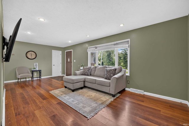 117 Robinhood Lane, Bedford, IN 47421