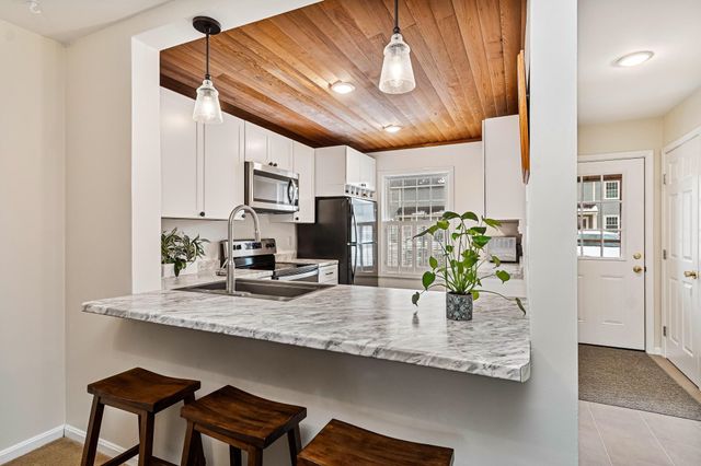 65 Pine Ledge Court, Burlington, VT 05401