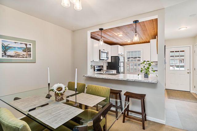 65 Pine Ledge Court, Burlington, VT 05401