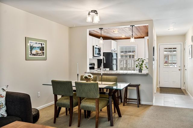 65 Pine Ledge Court, Burlington, VT 05401