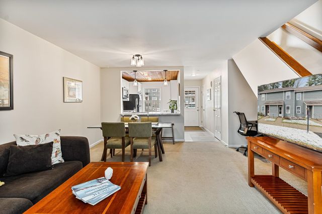 65 Pine Ledge Court, Burlington, VT 05401