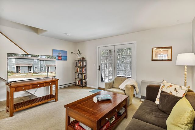 65 Pine Ledge Court, Burlington, VT 05401