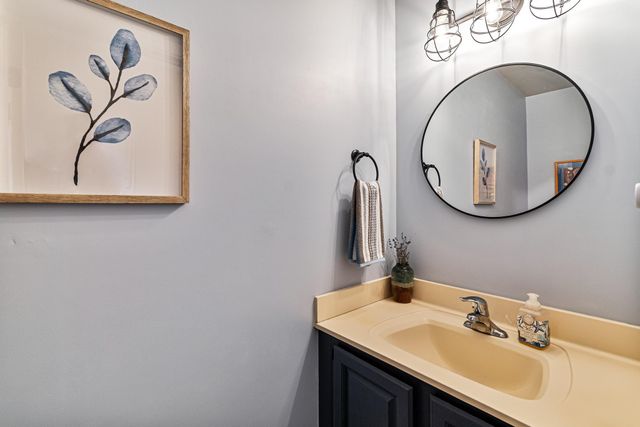 65 Pine Ledge Court, Burlington, VT 05401