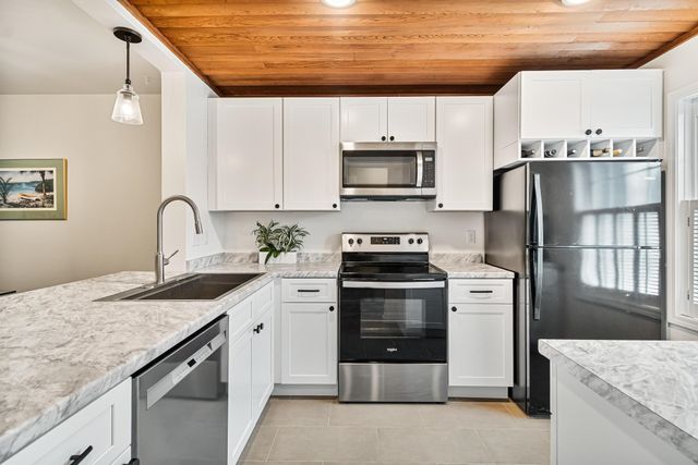 65 Pine Ledge Court, Burlington, VT 05401