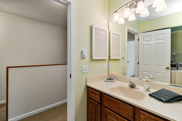 65 Pine Ledge Court, Burlington, VT 05401