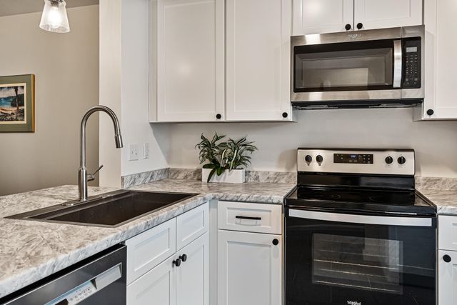 65 Pine Ledge Court, Burlington, VT 05401
