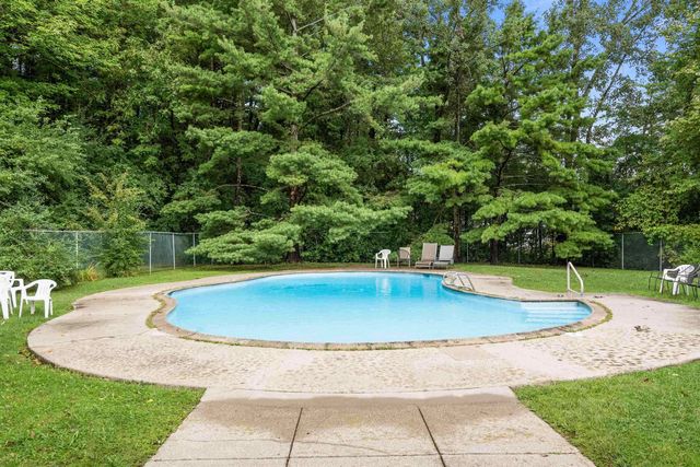 65 Pine Ledge Court, Burlington, VT 05401