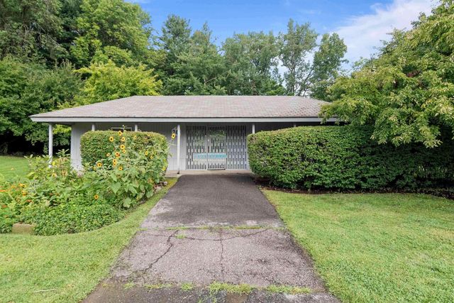 65 Pine Ledge Court, Burlington, VT 05401