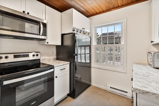 65 Pine Ledge Court, Burlington, VT 05401