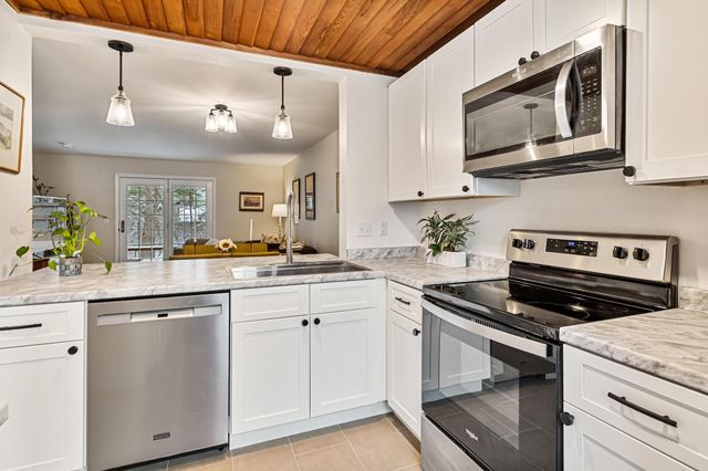 65 Pine Ledge Court, Burlington, VT 05401