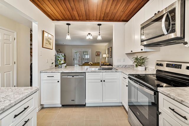 65 Pine Ledge Court, Burlington, VT 05401