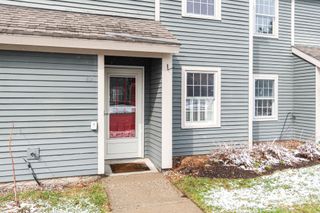 65 Pine Ledge Court, Burlington, VT 05401